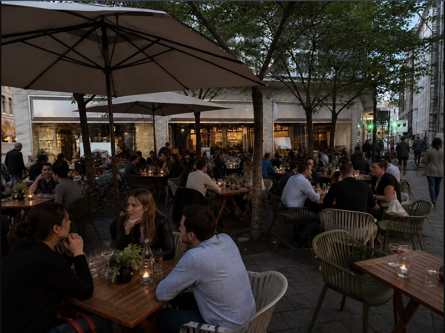 Ein Abend im ROYA – volle Tische und warmes Licht