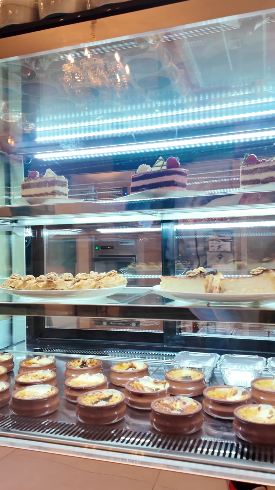 Die Kuchentheke im ROYA