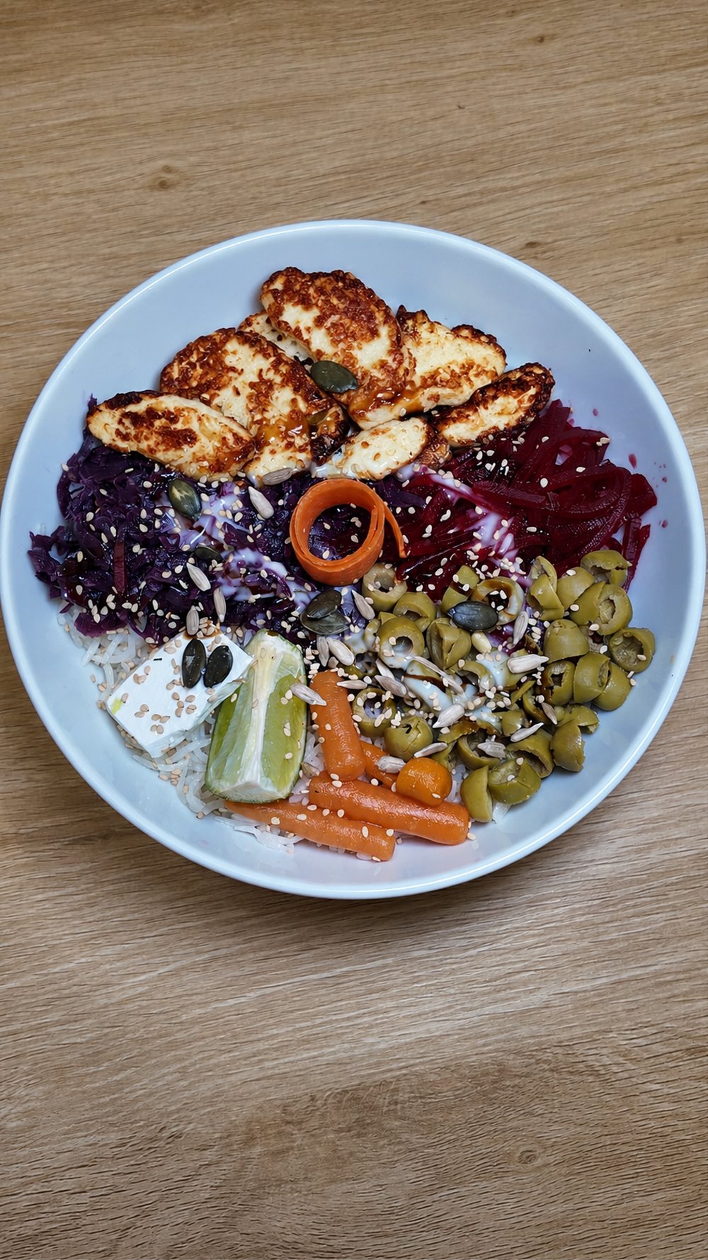 Bowl mit Halloumi